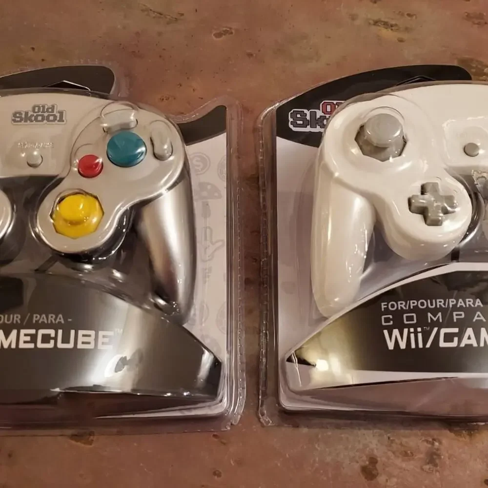 2 Gamecube Controllers - Silver & White (NEW) - Nintendo - Old Skool